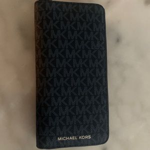 36U9MCRE3B MK Zip around wallet